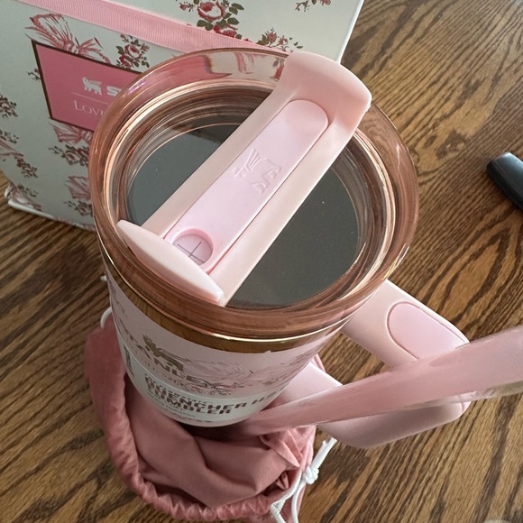 Stanley water bottle - Picture 3 of 4